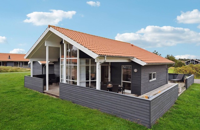 Nice home in Ulfborg with WiFi