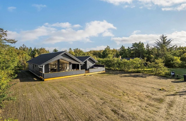 Nice home in Ulfborg with kitchen
