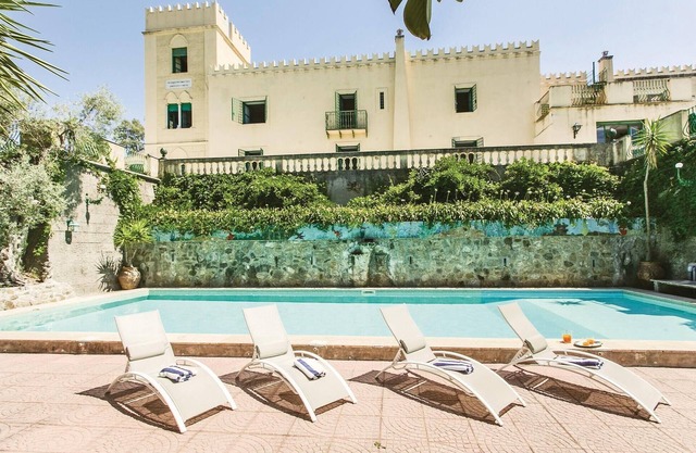 Nice home in Venetico -ME-