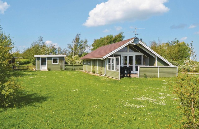 Nice home in Vinderup with kitchen