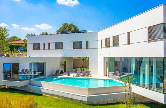 Nice home in Zmijavci with Private swimming pool, Outdoor swimming pool and Swimming pool
