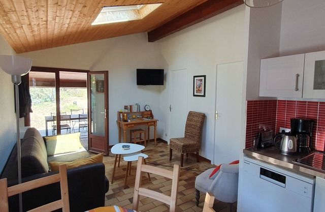 Nice house 2 bdrms + garden in quiet area, near beach and golf course
