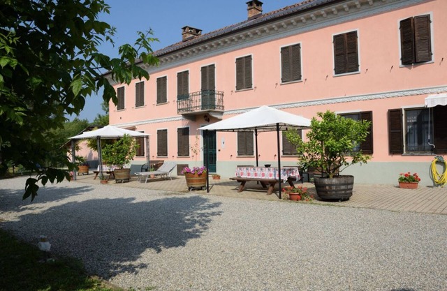 NICE HOUSE IN THE COUNTRYSIDE IN THE HEART OF THE MONFERRATO IN QUIET AREA
