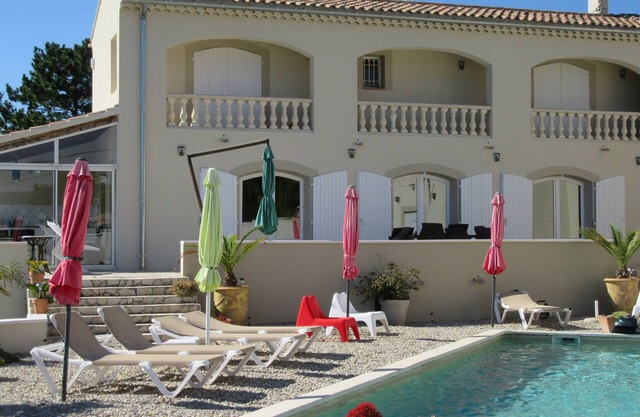 Nice house with pool down the Mont Ventoux
