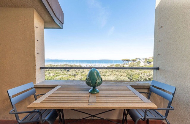 Nice apartment for 4 guests with A/C, WIFI, TV, terrace, pets allowed and parking