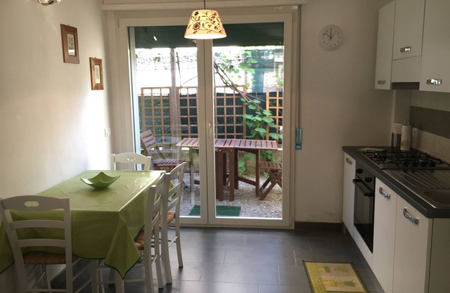 Nice apartment 50 mt from the sea with outdoor pergola.