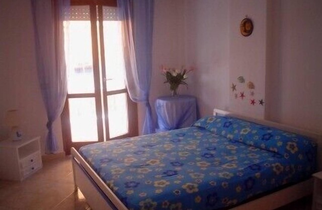 Nice, large, quiet 2 bedroom apartment next to Algheros beach