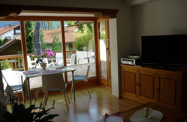 Nice, lovingly completely renovated apartment right below the Karwendel.