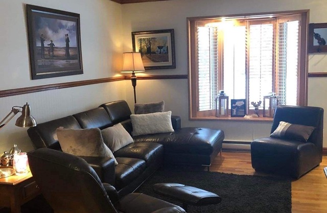Nice luxirious interious, quiet neighbourhood , Nice backyard set up