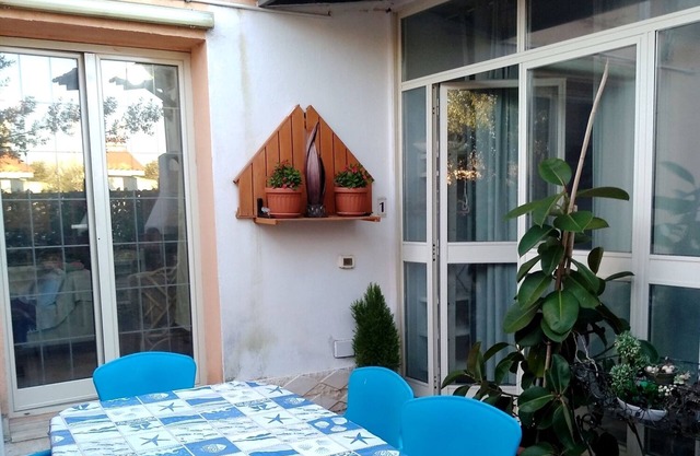 Nice one bedroom apartment with kitchenette and toilet, five beds