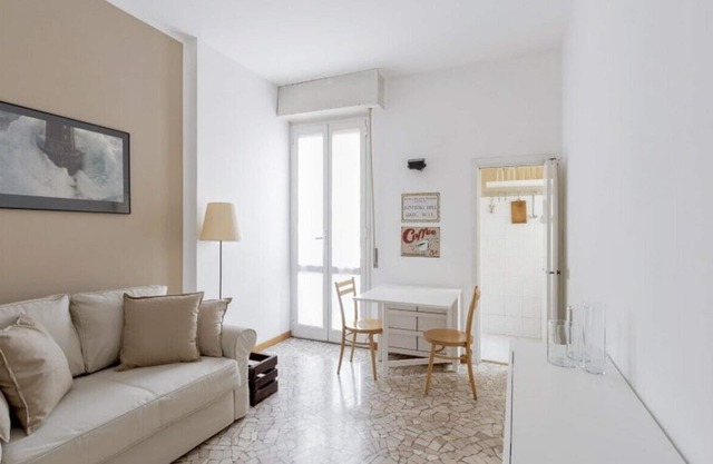 Nice one bedroom apartment with balcony in the lively Dergano area.