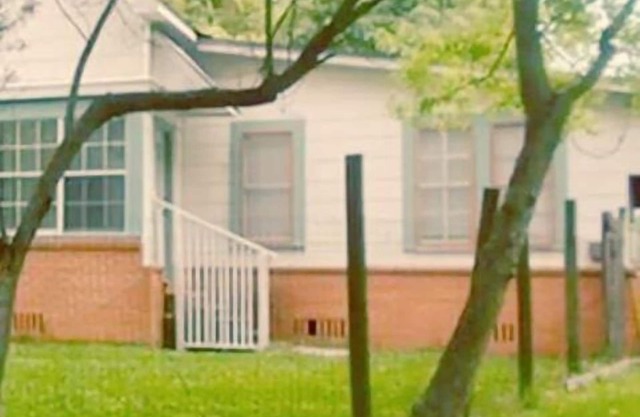 Nice & Spacious House in Silsbee w/Self Check-in