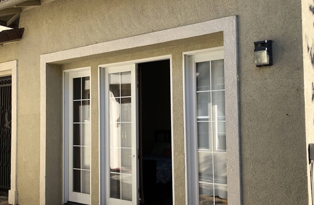 Nice Studio w/Private Entrance & Yard*