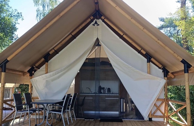 Nice tent lodge with veranda, 2 km. from Ijhorst