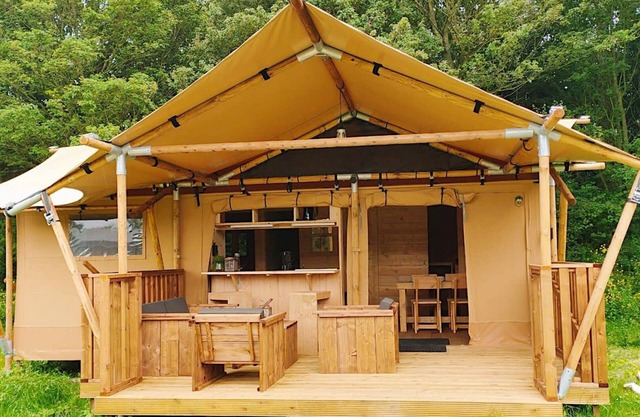 Nice tent with bathroom, near a recreation area