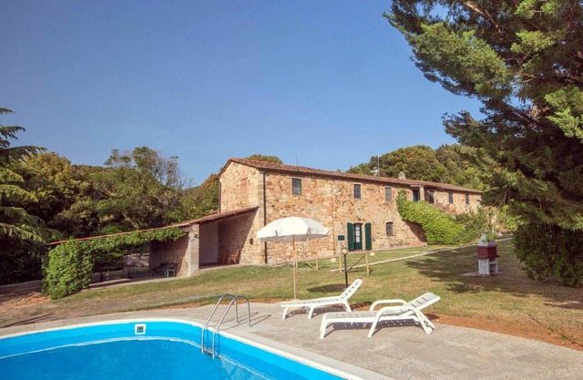 Nice, typical Tuscan accommodations with A/C, Wi-Fi, in a pretty farmhouse, D4