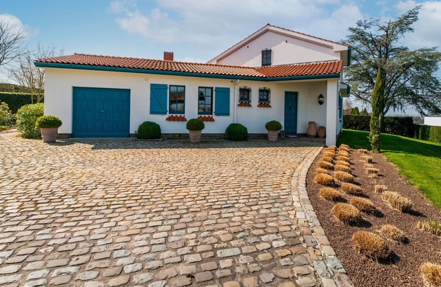 Nice villa l'Hacienda in Thimister-Clermont with garden