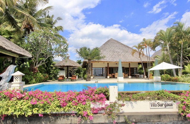 Nice Villa direct on the beach , Lovina area , North Bali