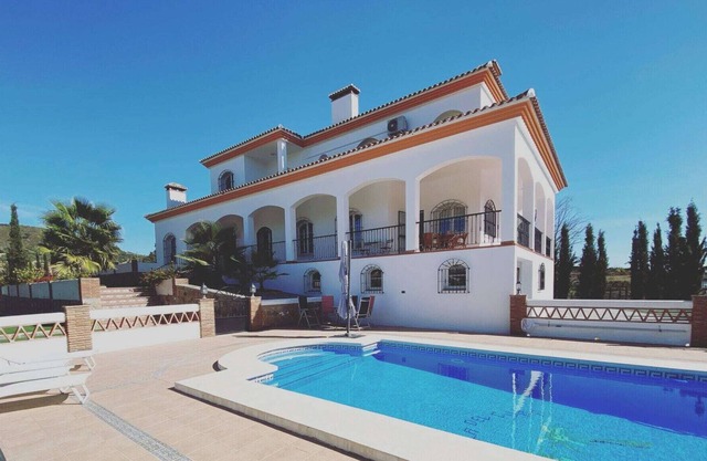 Nice villa with private swimming pool and boules court, 40 minutes from Málaga