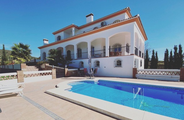 Nice villa with private swimming pool and boules court, 40 minutes from Málaga