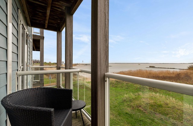 Nicely furnished 4-pers. apartment with waterview located at Cape Helius holiday park.