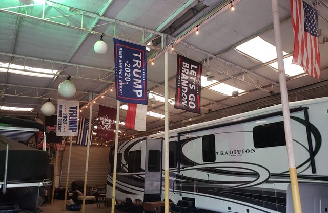 Nicely Furnished, Stationery RV for Cozy Weekend GetAways and OVERFLOW sleeping