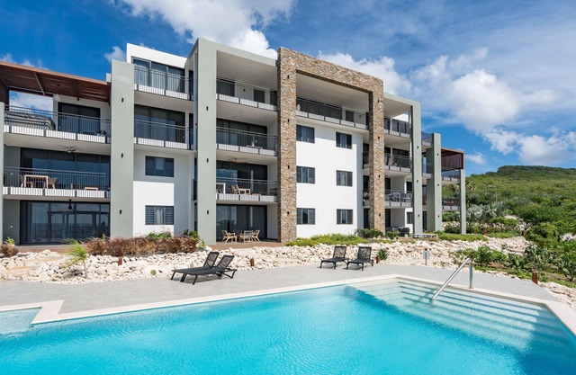 Nieuw modern ingericht appartement met panoramisch uitzicht op de Caribische zee