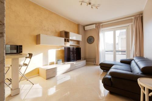 Niguarda Bright Apartment w/Balcony