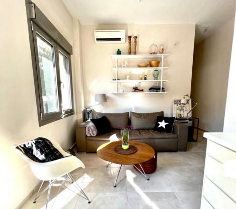 Nikaia Metro House
