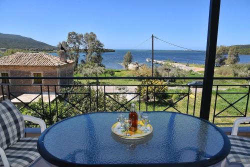 Nikolas house beside the sea next to Lefkada