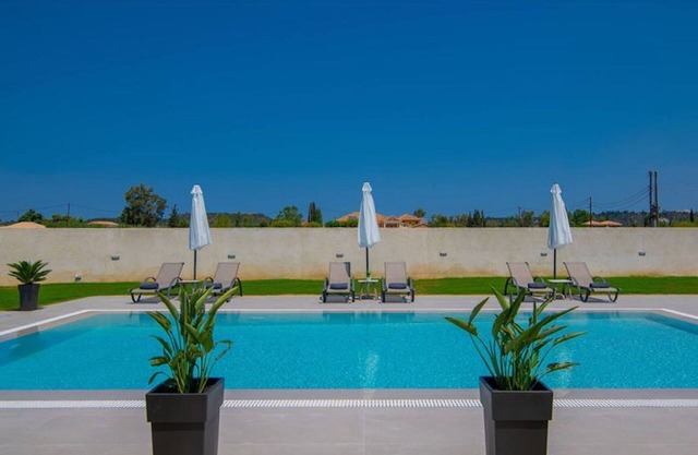 Nimar Luxury Villa - private swimming pool