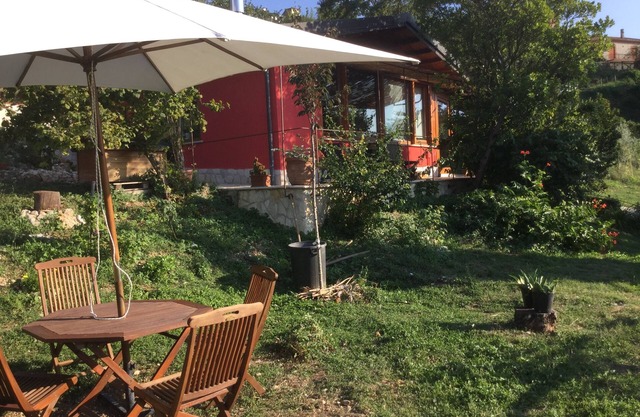 Nine kilometers from Lake Turano, cozy wooden chalet.