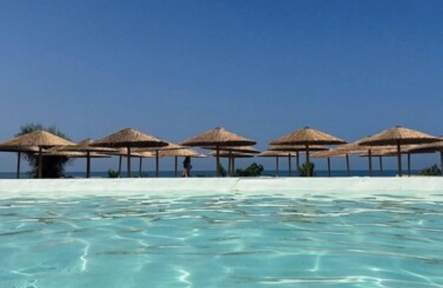 Ninos Grand Beach Hotel & Resort