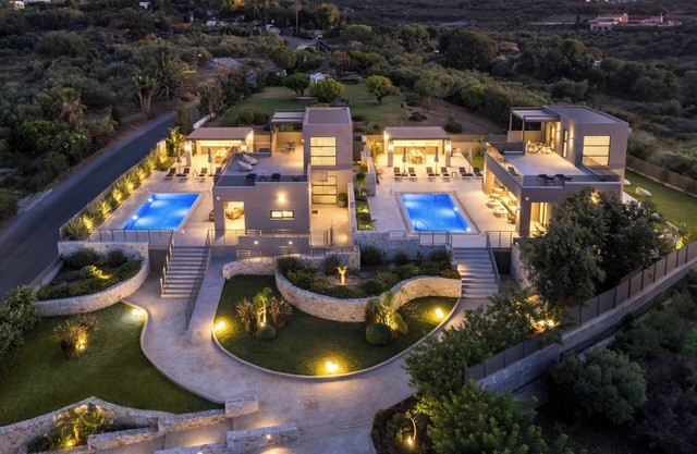 nMagnificent Seafront LuxVillas|Large Groups|20 Guests|Sauna,Jacuzzi,H.Pool&Gym