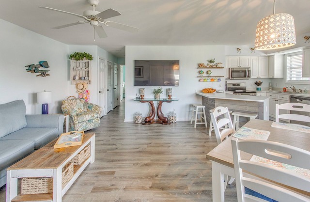 NMB Condo: Walk to the Beach or Use the Pool!