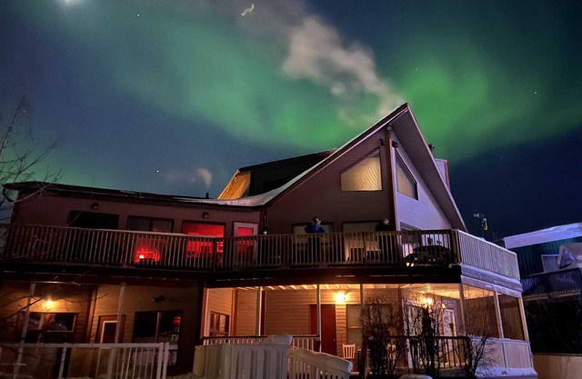 NN - The Aurora Bayside Inn, Northern Skies Room