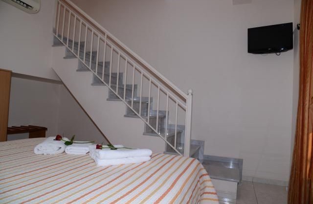 No 2 Double two stages room for 4 people