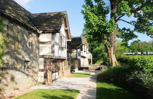 No 2 The Threshing Barn, Penrhos Court Sleeps 2