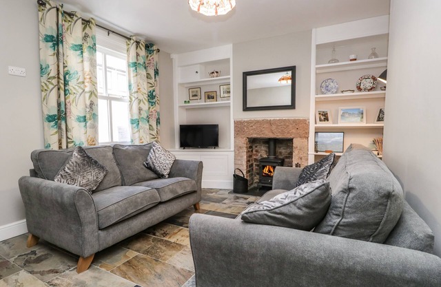 NO.2 WATERLOO STREET, family friendly, with open fire in Cockermouth