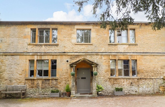NO.3 THE OLD COACH HOUSE, family friendly in Blockley
