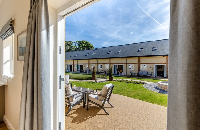 No 5 - Ascot - UK47943