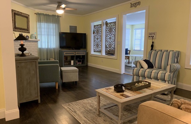 No cleaning fee Fish, festivals, and more. Central to Tavares and Mt Dora