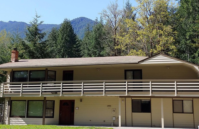 NO CLEANING FEE! Packwood special! Price includes up to 10 people.