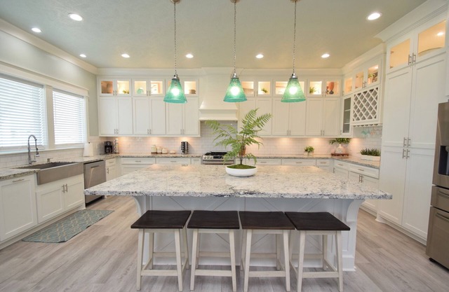 No Regrets ~ Luxury at the Beach ~ pool & spa ~ 6 bedrooms & 5 full bathrooms ~