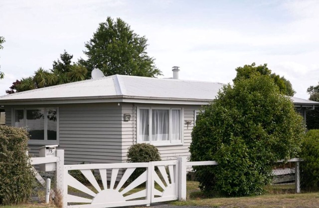*No Service Fee* Central - Walk to Town and Lake!