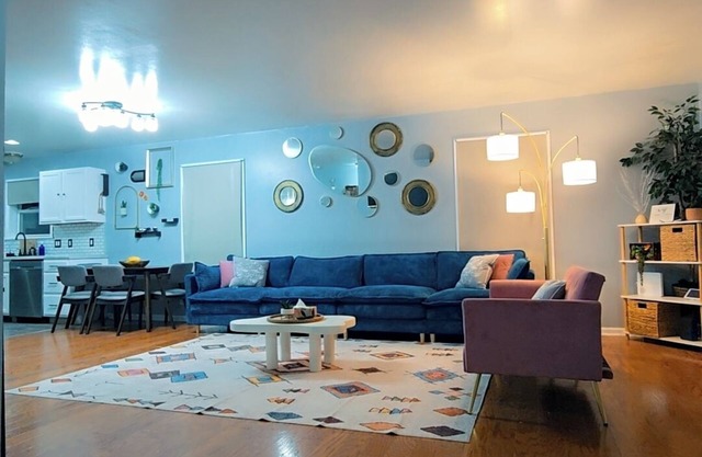 No Smoking 3-bedroom house in Detroit with theater room, gaming consoles & GYM