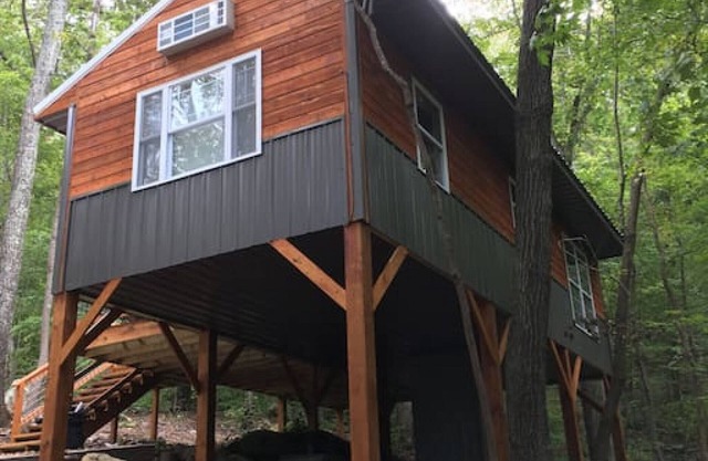 NO SUNDAY CHECKINS wolfpack- hot tub- treehouse