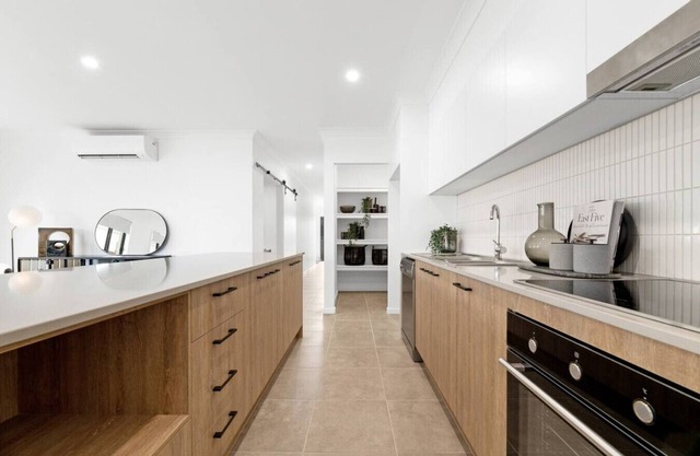 `Noble Casa` - Sleeps 8 - Brand New Estate