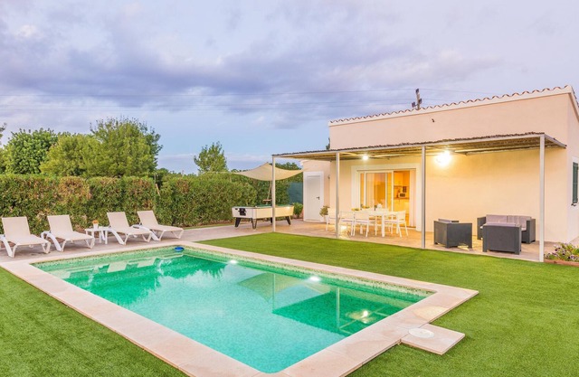 NOGUER 6 - Beautiful villa with beautiful exteriors including private pool and billiards.