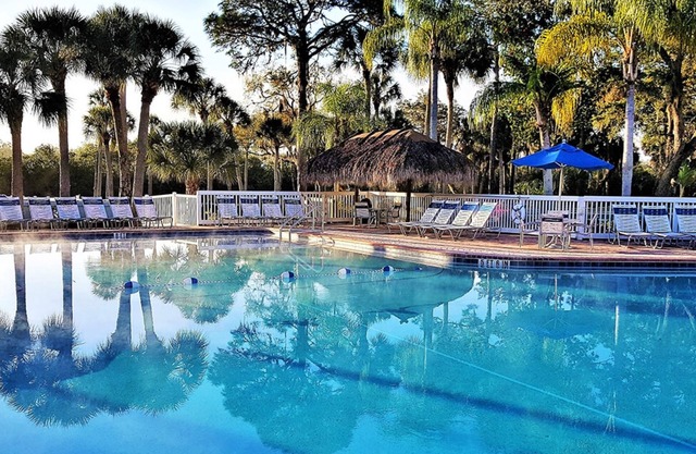 Nokomis FL resort lifestyle. 3 miles to beaches, restaurants, shopping.